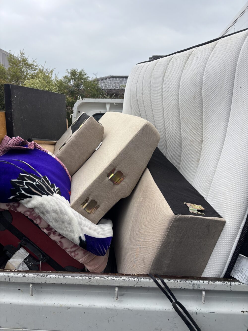 糟屋郡志免町 ベッドマットレス・電子レンジの不用品回収を行いました！