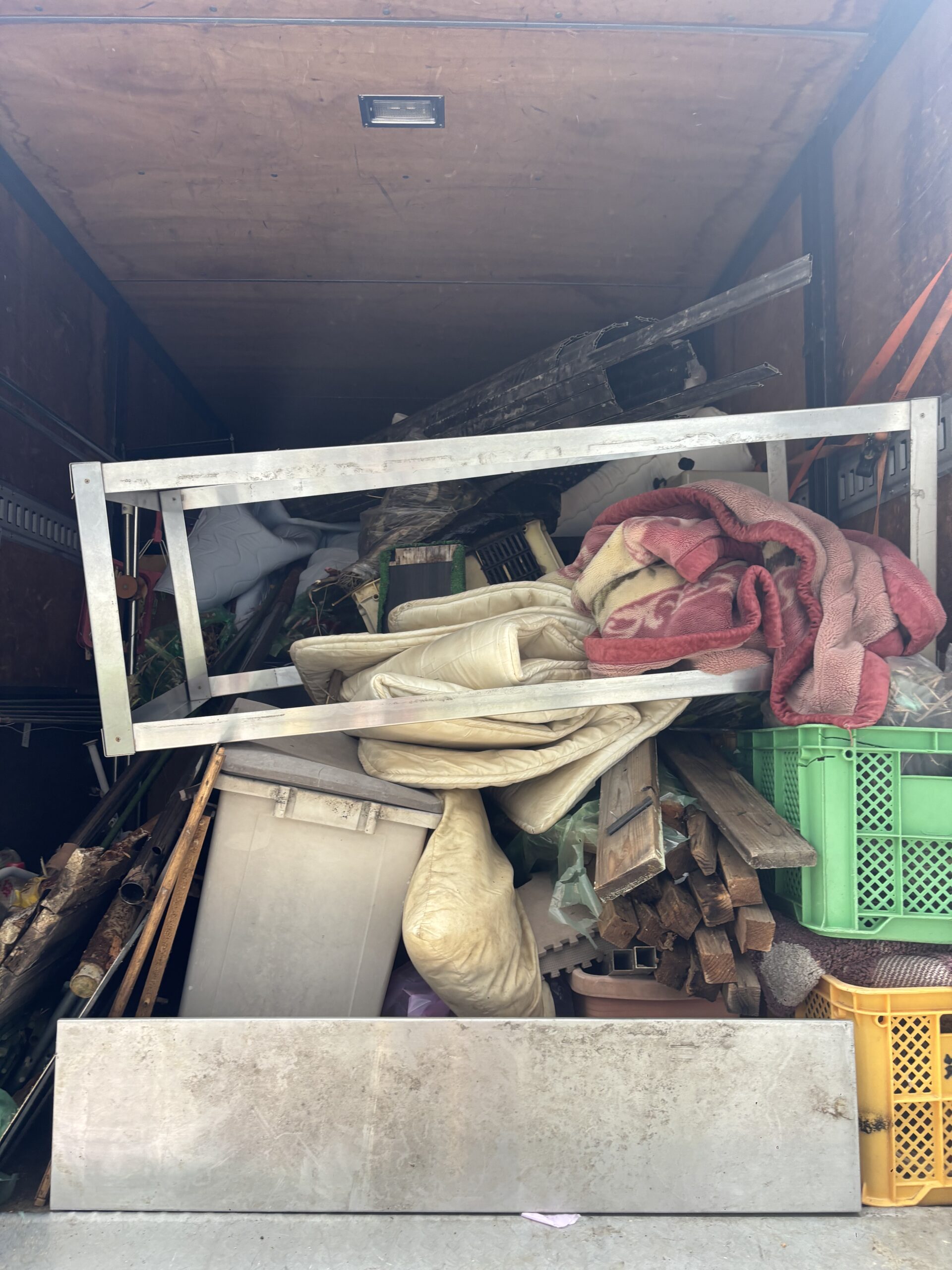福岡市東区舞松原 戸建ての不用品回収をさせて頂きました