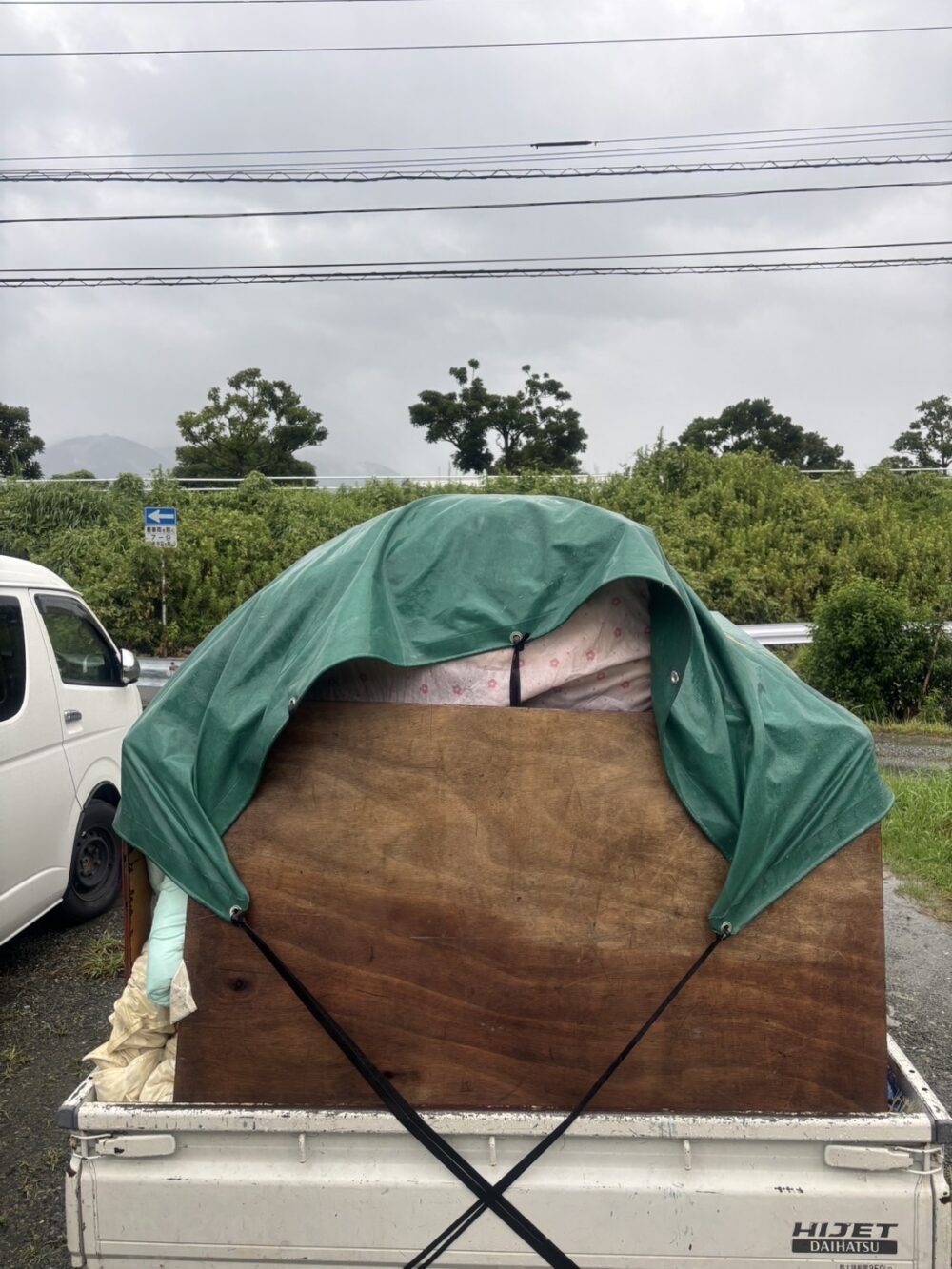 福岡市東区土井 軽トラック1台分の不用品回収をさせて頂きました